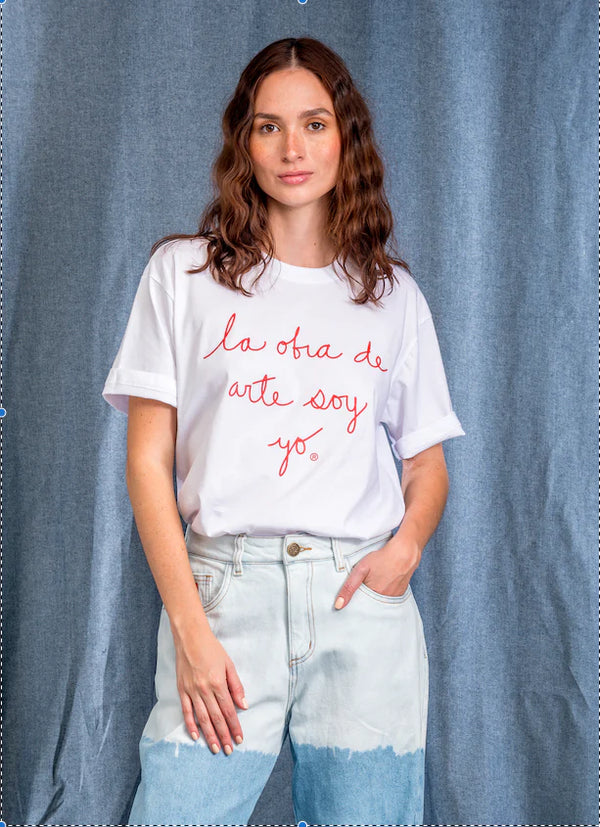 Camiseta Clásica Lodasy Letras Rojas