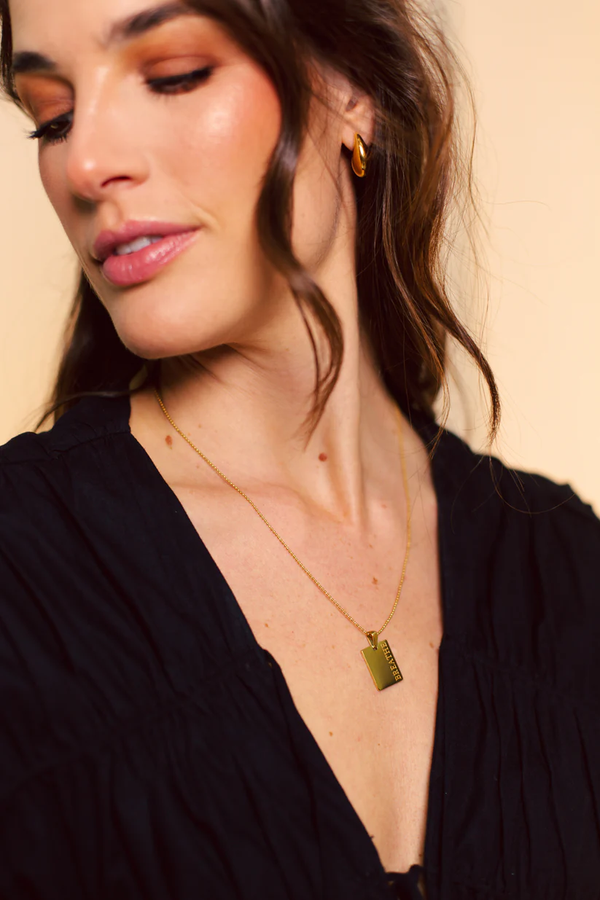 Collar Breathe Gold Con Placa